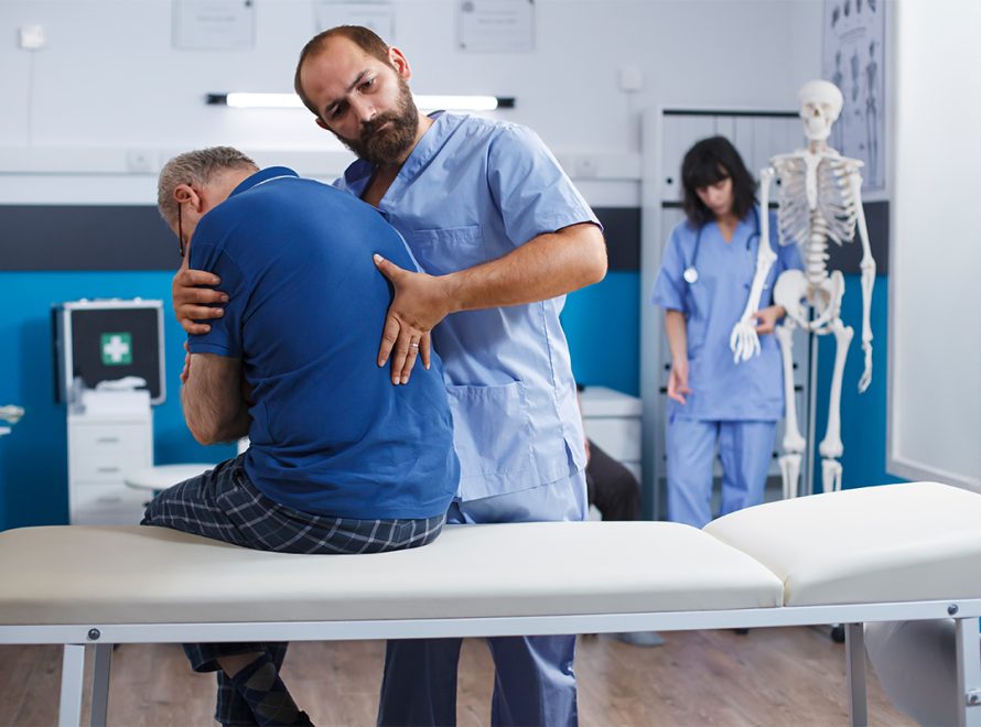 برنامج علاج إصابات الحبل الشوكي بالخلايا الجذعية في Regen باستخدام تقنيات الطب التجديدي.